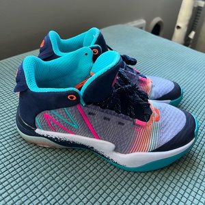 New Balance Femmes Women’s Basketball Shoes US Size 8.5